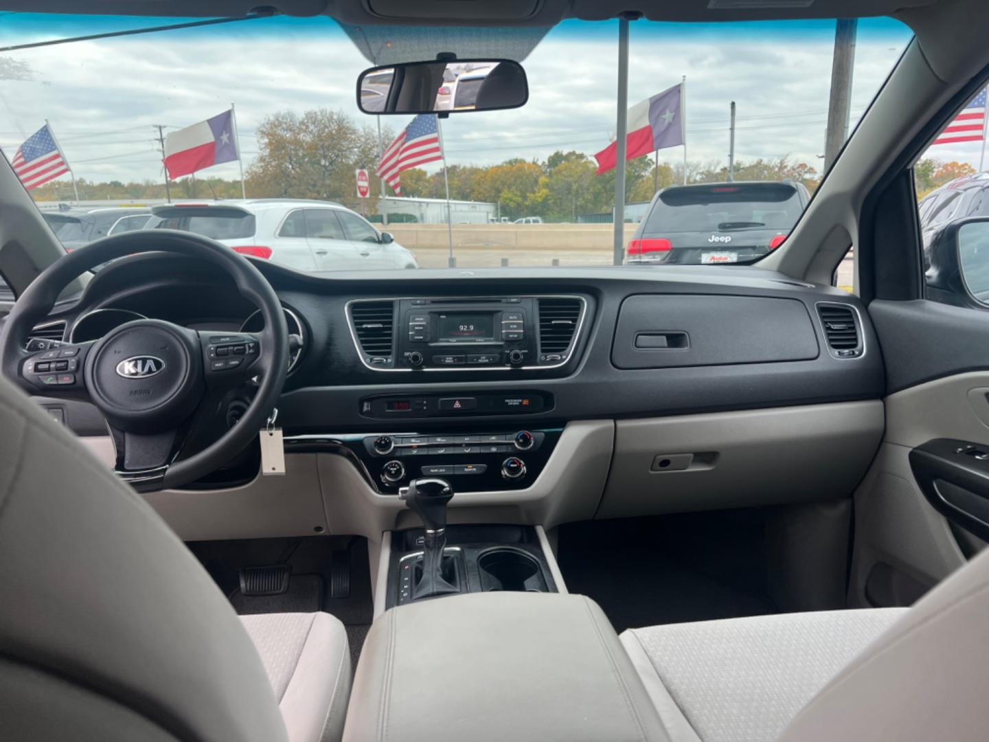 2016 GRAY Kia Sedona LX (KNDMB5C18G6) with an 3.3L V6 DOHC 24V engine, 6-Speed Automatic transmission, located at 420 I-35E, Lancaster, TX, 75146, (469) 297-4144, 32.593929, -96.823685 - Photo#4